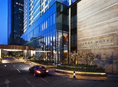 北京嘉里中心是一个综合性的多用途发展项目,包括两幢甲级办公大楼和