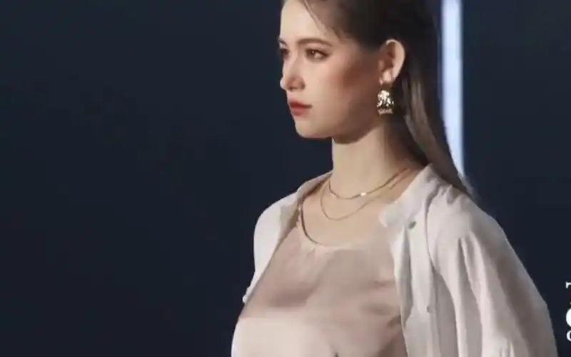 日本小姐姐模特"抖"的根本停不下来最新东京时装秀可爱性感美女小姐姐