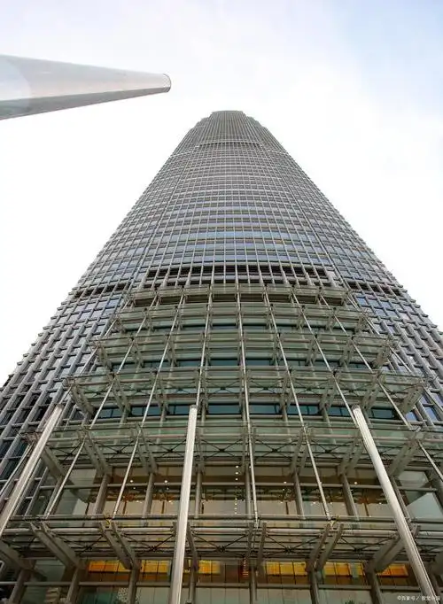 上海k11大厦又名香港新世界大厦位于淮海中路300号,项目总建筑面积11.