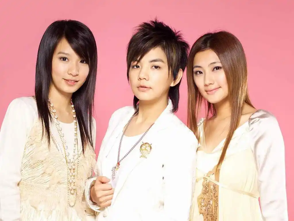 she出道18年历经波折,多年没出新歌,依然稳坐第一女团的位置