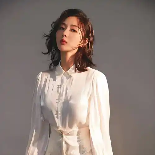 本是杨幂女助理,却因"颜值太高"被导演相中,与胡歌搭档后更是一炮而红