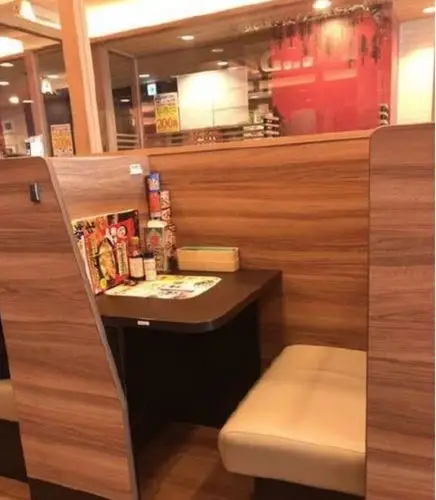 日本餐厅一人席爆红免费wifi免费电源还不限时间探寻日本一人食文化