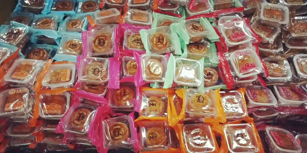 散称月饼全场6.8折,特价除外.