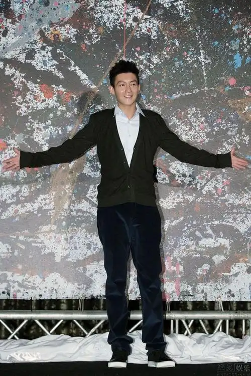 这鞋哪有卖?请高人回答一下. 如果知道衣服和裤子哪有更好!