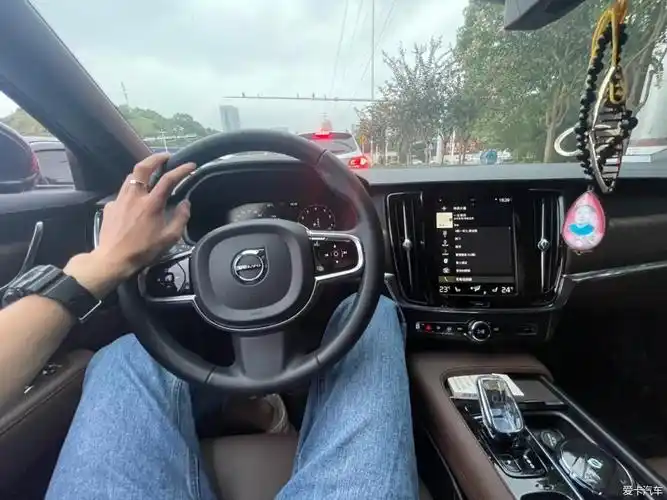 关注沃尔沃s90的颜值跟驾驶体验分享