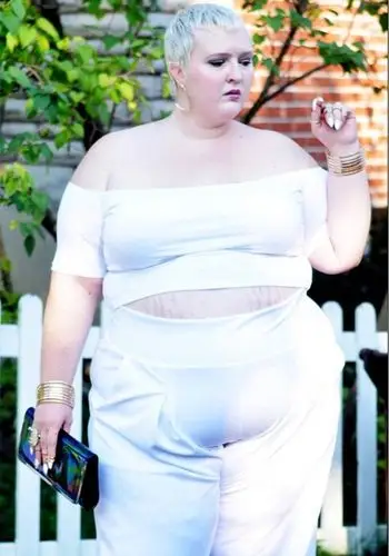 这个200斤的胖妞为什么穿的比你还好看