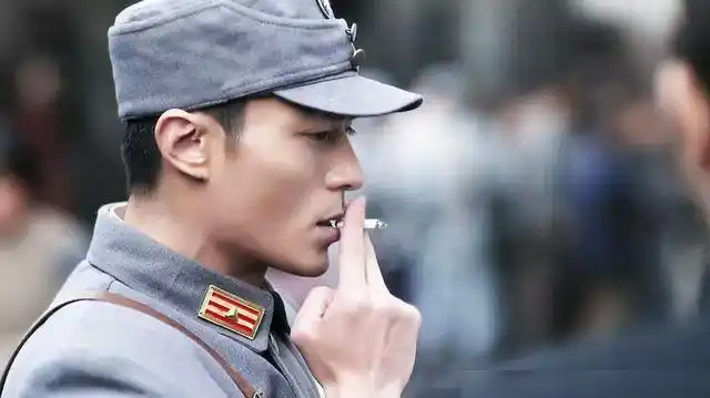 霍建华 霍建华属于古装美男,现代剧多是老干部形象.