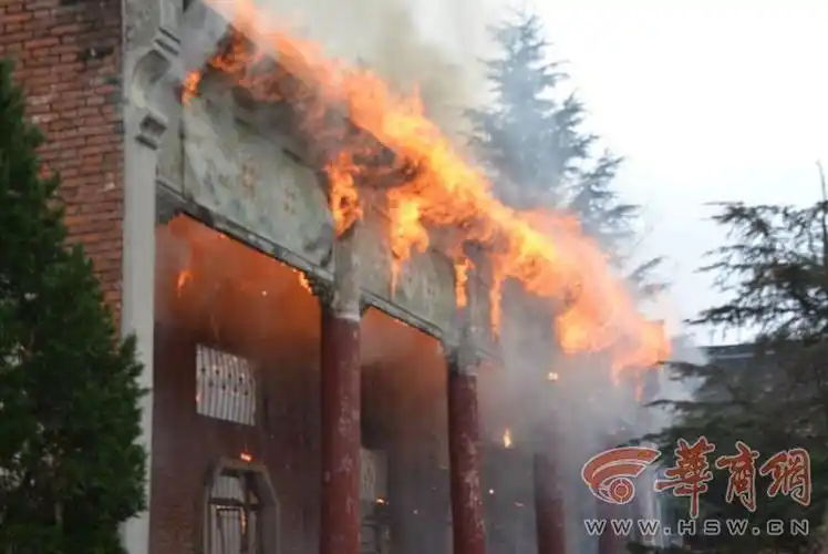 汉滨区老殡仪馆失火 废弃骨灰存放室被烧毁_手机搜狐网