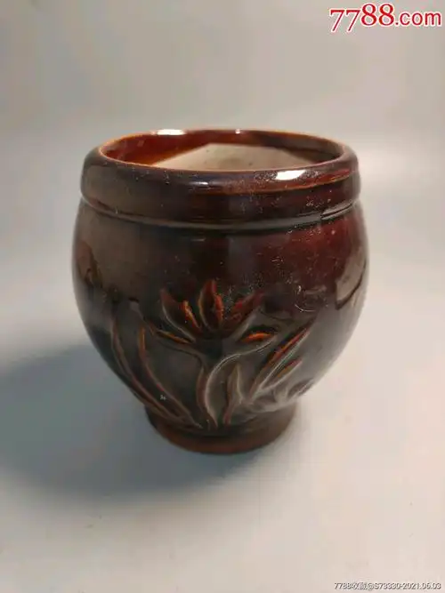 文革酱釉小缸一只四季花香