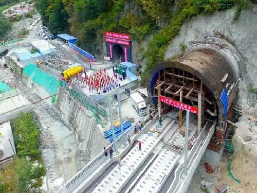 西成高铁大秦岭隧道.jpg