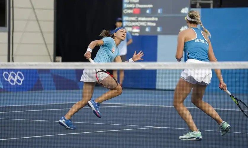 网球——徐一幡/杨钊煊女双晋级_比赛