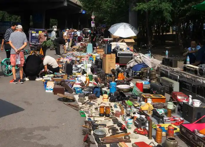 沈阳揽军路旧物市场好热闹__凤凰网