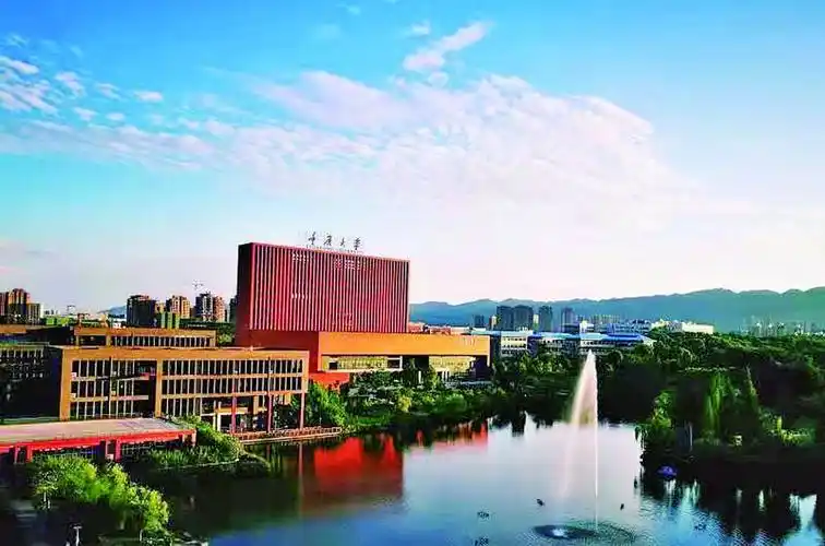 重庆大学校园风光 学校供图