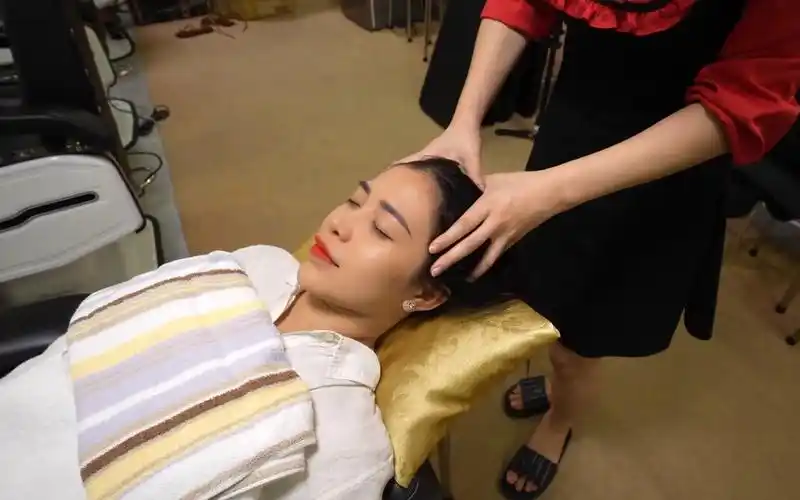 放松按摩小姐姐好久没去越南皇帝理发店了