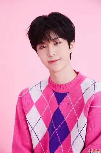 乐华七子next新写真变身高甜漫撕男