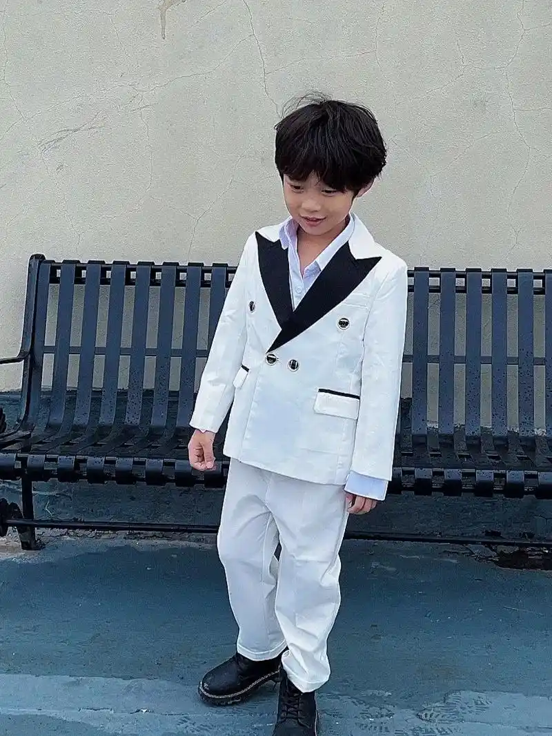 白马王子5岁男宝宝韩系简约西装ins随拍