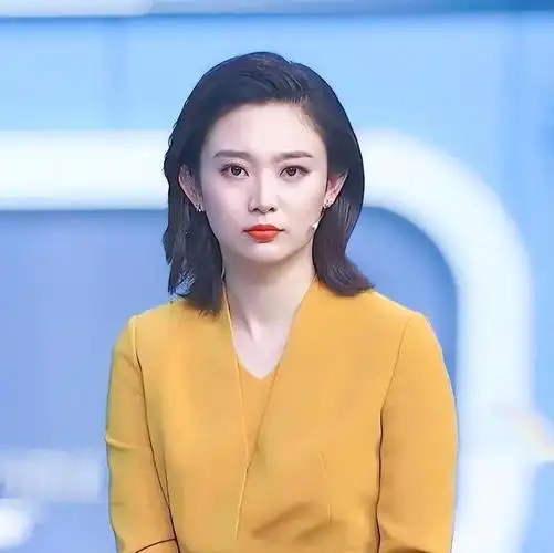 她是央视著名主持,从哈尔滨小城走出,36岁的她饱受婚姻传言困扰|舒冬
