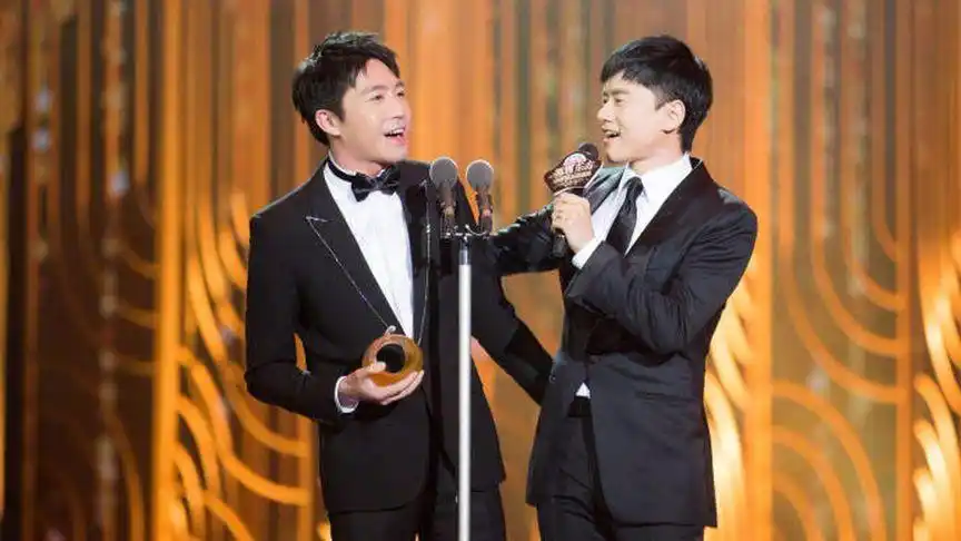 张杰俞灏明合唱《最美的太阳》,网友:被俞灏明偷偷改的歌词暖哭