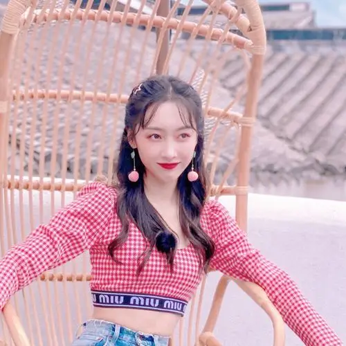 宣璐头像拿图扣1