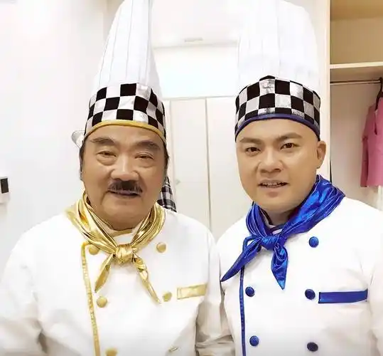 卢俊宇深夜发文祝福已故父亲卢海潮生日快乐,网友纠正他的说法_广东