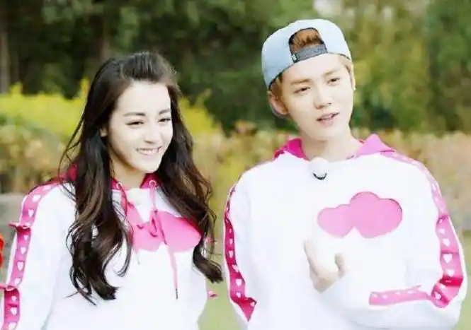 回顾与关晓彤恋爱的鹿晗重新走上顶流之路全靠同行衬托