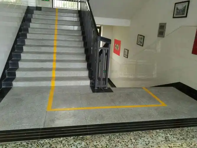 楼梯间分界线