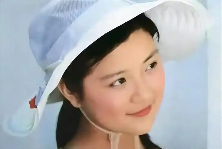 秦娟追了蔡国庆8年,终因真心打动了他,婚后又为他生了聪明儿子