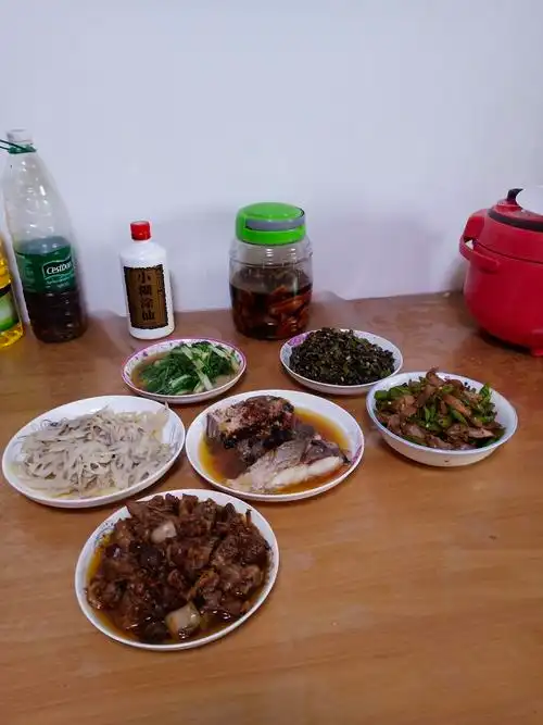 李科明在家炒菜