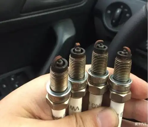 新捷达不拔高压线直接拔点火线圈,可以吗?火花塞很紧,怎么都拧不动啊?