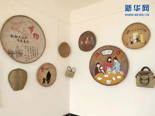 金堂农村社区布置的农耕文化墙.