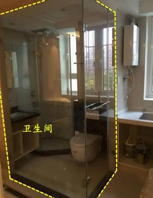 厨房和卫生间共用一扇门,解决奇葩户型的方案,好用不麻烦!