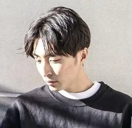 男士中分短发适合什么脸型什么男生适合中分发型