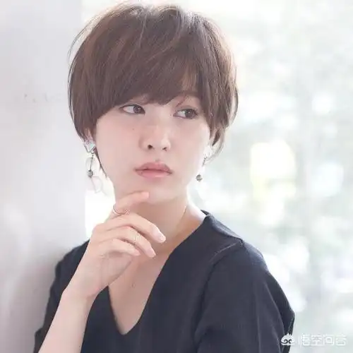 胖脸女生适合哪些短发发型