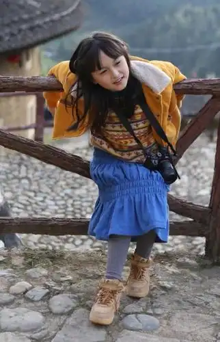 被上帝吻过脸长什么样刘楚恬9岁生活照曝光穿裙搭凉拖腿太长