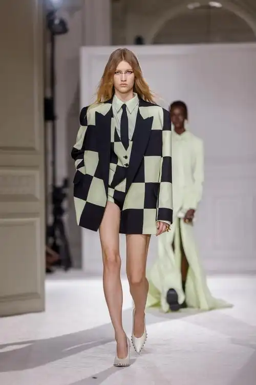 (外代二线)巴黎时装周——华伦天奴品牌时装秀