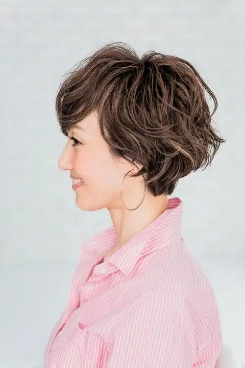 女人过了40岁看看这三种短发时尚显年轻