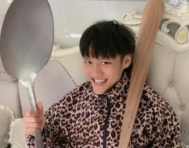 疯狂小杨哥该低调一些了