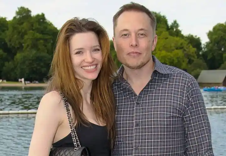 马斯克的第一任妻子是加拿大作家贾斯汀·威尔逊(justine wilson)