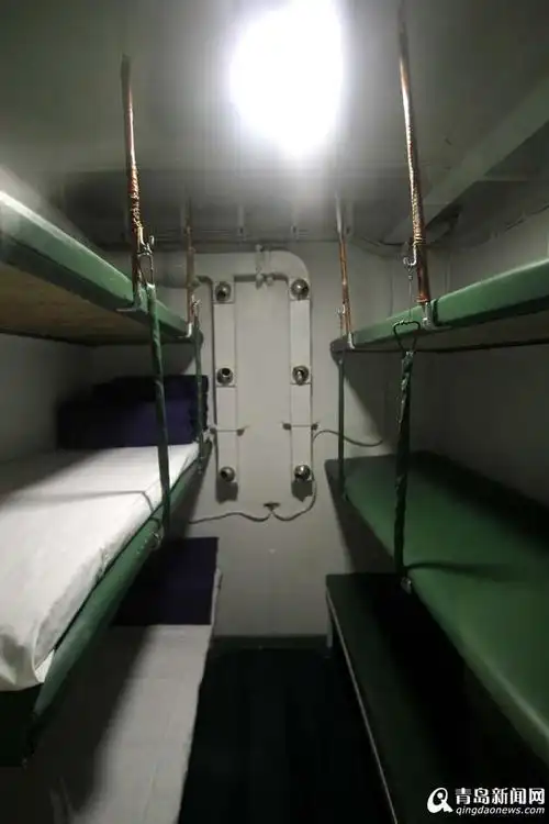 高清实拍中国首艘核潜艇内部24日向公众开放