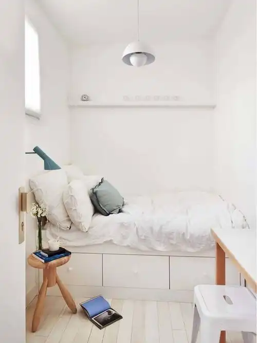 大,客人可以用它化妆和打扮如果窗帘做得很好,它们会增加房间的吸引力