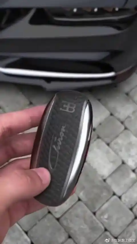 布加迪的车钥匙,价值4000万的豪车,车钥匙太低调了!