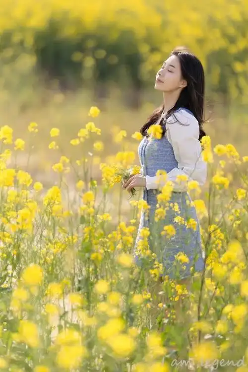 和春天有个约会,拍美美的油菜花人像,以下姿势技巧不要错过