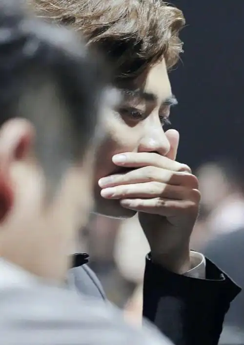 娱乐圈手控的男星们!李现有味,杨洋困了,李易峰娇羞,他却最帅