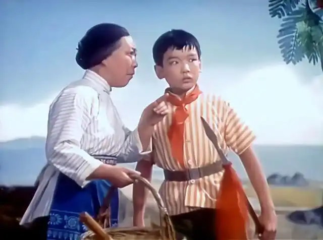 朱伟忠的代表性作品并不多,除在京剧电影《磐石湾》中扮演阿团,参与