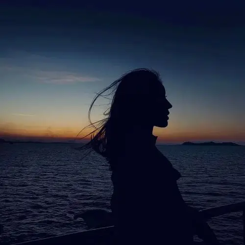 3月7日 19:17   关注  阳光 侧脸 闺蜜 夕阳 海边女头 评论 收藏