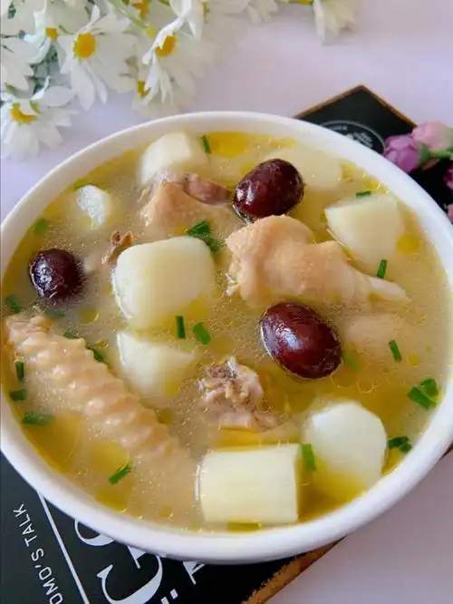 首页 灵芝孢子粉用法4,鸡肉炖软烂,放山药,放盐,再炖10分钟,撒上香葱