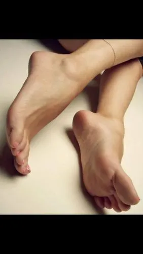 小女孩脚 - 堆糖,美图壁纸兴趣社区