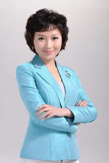 李茜:《 天津新闻》播音员