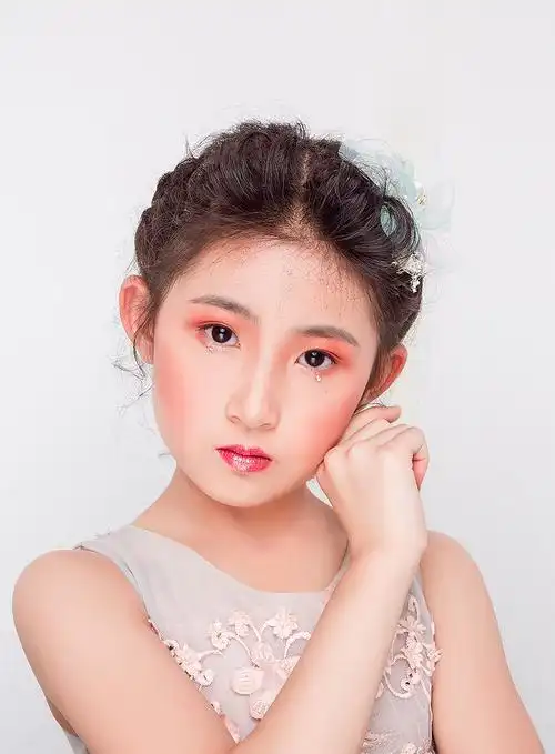 瑞瑞儿童引导师的化妆造型作品《安静》