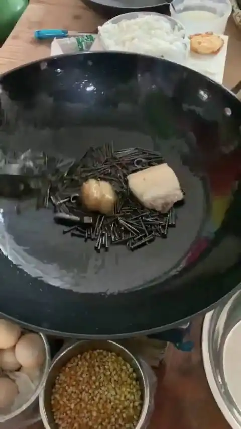 经典硬菜:螺丝铁钉炒肉